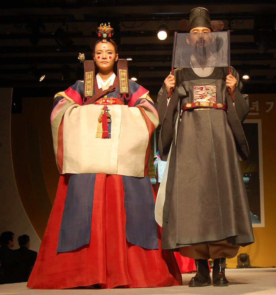 Traditional dress fashion show 37 Traditional dress fashion show 34